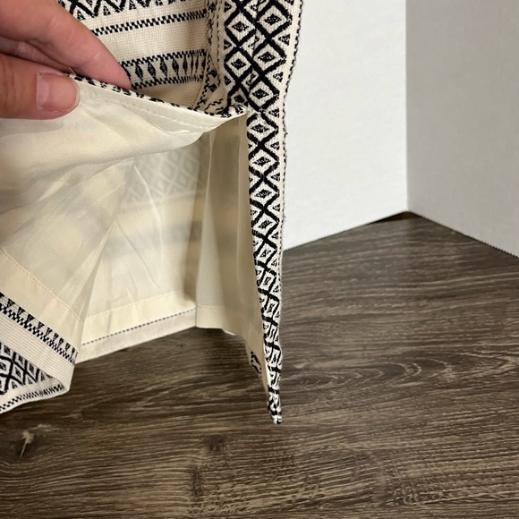 Ann Taylor LOFT Aztec Geometric Print Pencil Skirt Black White Size 12 NWOT - Picture 3 of 8